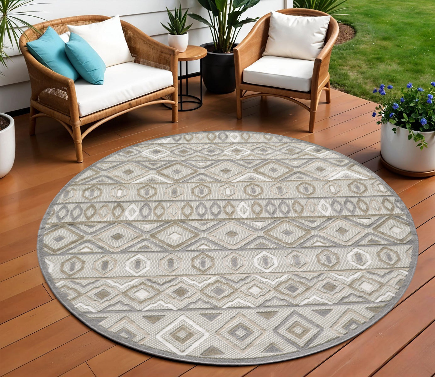 8' Round Gray And Ivory Round Southwestern Stain Resistant Indoor Outdoor Area Rug