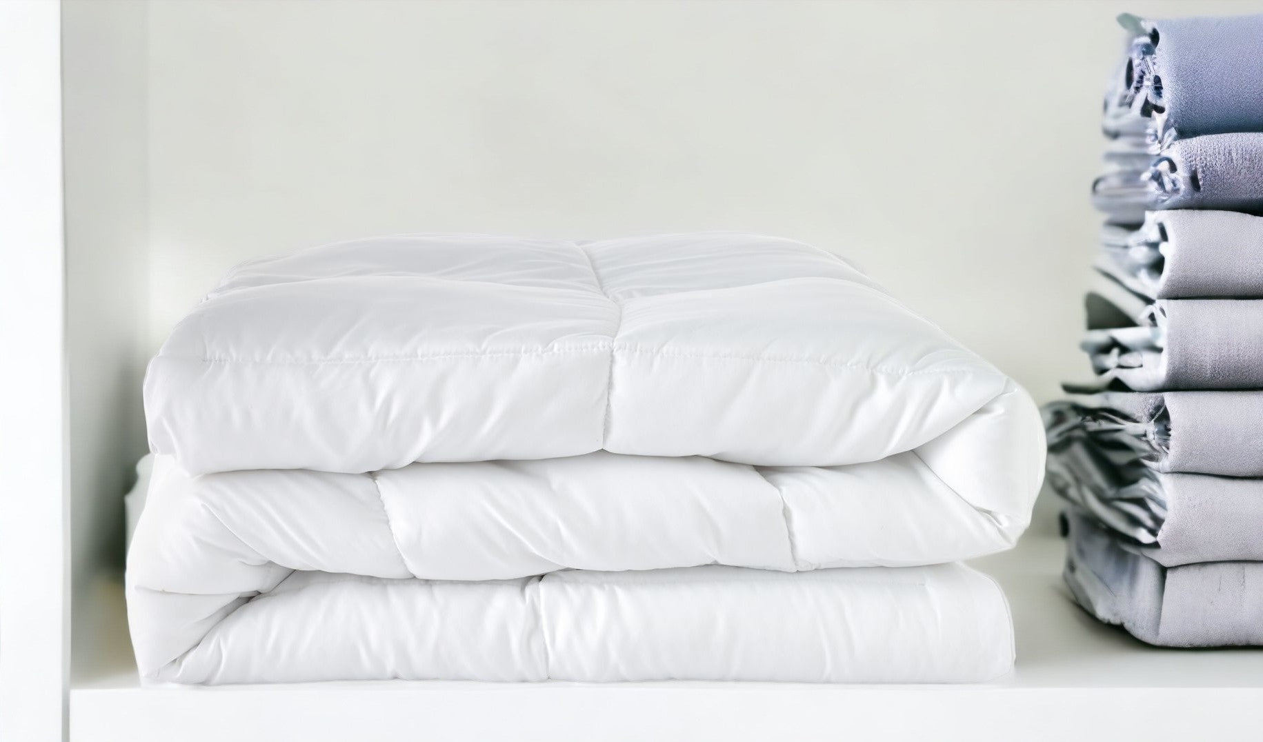 White Queen Microfiber Washable Microfiber Down Alternative Comforter